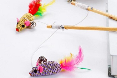 Natural wooden post cat teaser toys