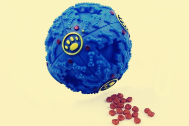 pet squeaky leakage of food toys ball/pet toys